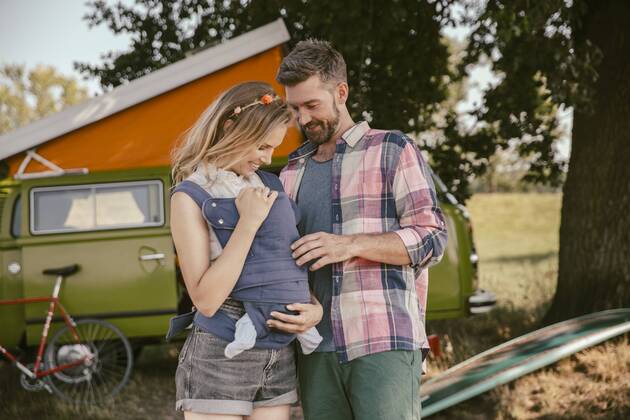 Smiling couple with baby in in front of van in the nature model released Symbolfoto property released  MFF002007