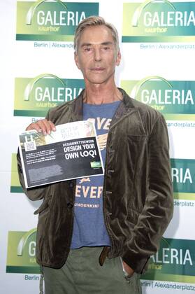 Wolfgang Joop bei einer Autogrammstunde in der Galeria Kaufhof. Berlin, 24.09.2015 Foto:xFredericx xFuturexImage