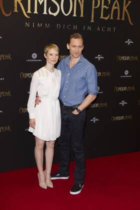 Mia Wasikowska und Tom Hiddleston - Photocall anlaesslich des Filmstarts von CRIMSON PEAK (Kinostart: 15.10.2015) in Berlin am 30.09.2015. Photocall Crimson Peak