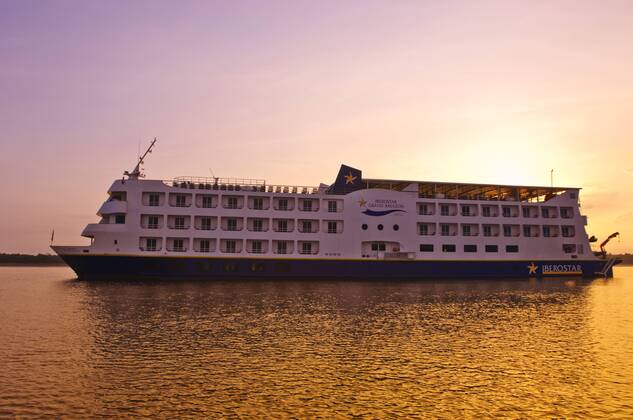 Iberostar Grand Amazon Kreuzfahrtschiff am Amazonas in Brasilien McPMDF McPMDF