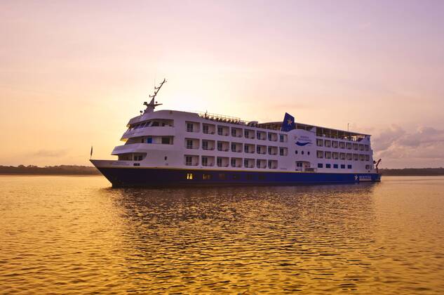 Iberostar Grand Amazon Kreuzfahrtschiff am Amazonas in Brasilien McPMDF McPMDF