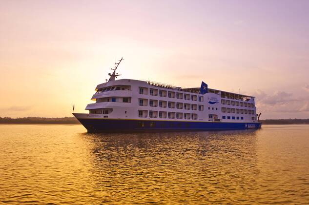 Iberostar Grand Amazon Kreuzfahrtschiff am Amazonas in Brasilien McPMDF McPMDF
