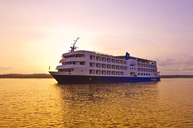 Iberostar Grand Amazon Kreuzfahrtschiff am Amazonas in Brasilien McPMDF McPMDF