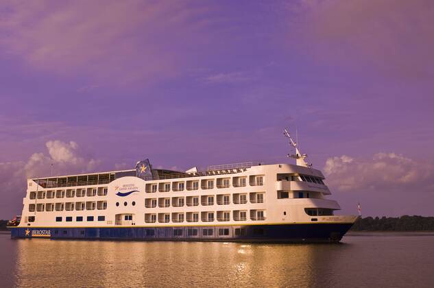 Iberostar Grand Amazon Kreuzfahrtschiff am Amazonas in Brasilien McPMDF McPMDF