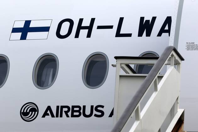 19.10.2015, Frankfurt, Fliughafen FINNAIR präsentiert den Airbus A350 X WB (WB = extra wide body - extra breiter Rumpf) die Finnische Flagge am Rumpf