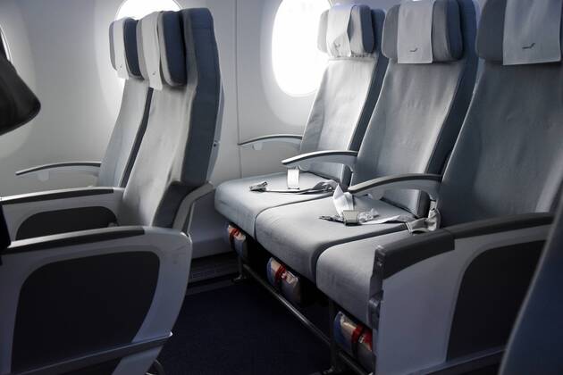 19.10.2015, Frankfurt, Fliughafen FINNAIR präsentiert den Airbus A350 X WB (WB = extra wide body - extra breiter Rumpf) viel Beinfreiheit auch in der Economy Class bietet der Airbus A350