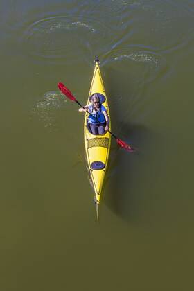 Germany, woman kayaking model released Symbolfoto property released  WDF003252