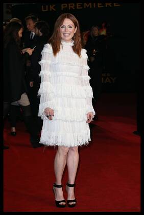 . 05 11 2015. London, United Kingdom. Julianne Moore arriving at the Hunger Games: Mockingjay - Part 2 premiere in London. xStephenxLockx xi-Imagesx IIM-11354-0042