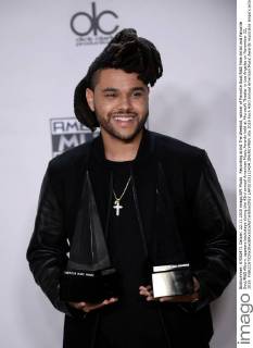 Recording artist The Weeknd, winner of Favorite Soul R&B Male Artist and Favorite Soul R&B Album, appears backstage during the 43rd annual American Music Awards held at Microsoft Theater in Los Angeles on November 22, 2015.  LAP20151122424 JIMxRUYMEN