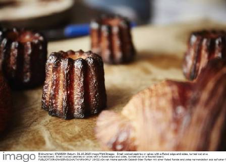 Small cooked pastries or cakes with a fluted edge and sides, turned out on a floured board. Small cooked pastries or cakes with a fluted edge and sides, turned out on a floured board.  18432