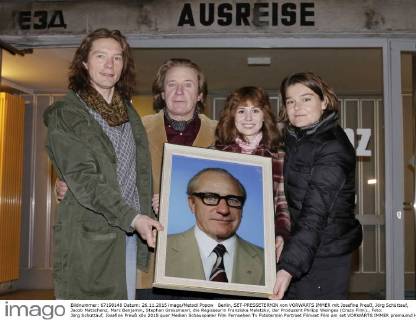Berlin, SET-PRESSETERMIN von VORWÄRTS IMMER mit Josefine Preuß, Jörg Schüttauf, Jacob Matschenz, Marc Benjamin, Stephan Grossmann, die Regisseurin Franziska Meletzky, der Produzent Philipp Weinges (Crazy Film)., Foto: Jörg Schüttauf, Josefine Preuß