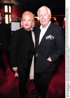 Deutscher Musical Theater Preis 2015 Angelika Milster, Saengerin, Prof. Peter Weck, Autor Deutscher Musical Theaterpreis Verleihung im TIPI in Berlin, roter Teppich am 26.10.2015