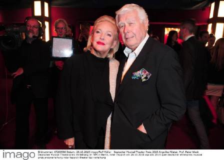Deutscher Musical Theater Preis 2015 Angelika Milster, Prof. Peter Weck Deutscher Musical Theaterpreis Verleihung im TIPI in Berlin, roter Teppich am 26.10.2015