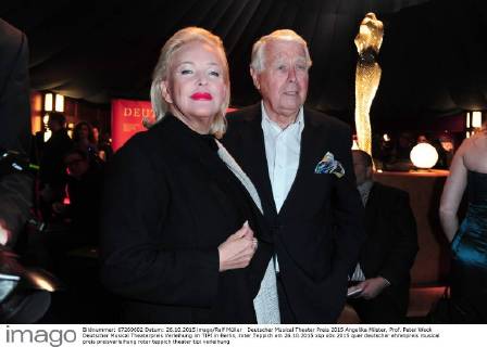 Deutscher Musical Theater Preis 2015 Angelika Milster, Prof. Peter Weck Deutscher Musical Theaterpreis Verleihung im TIPI in Berlin, roter Teppich am 26.10.2015