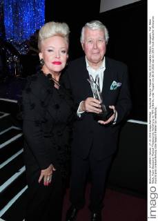 Deutscher Musical Theater Preis 2015 Angelika Milster, Saengerin, Prof. Peter Weck, Autor Deutscher Musical Theaterpreis Verleihung im TIPI in Berlin, roter Teppich am 26.10.2015