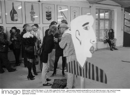 Galerie Lang Ausstellungseroeffnung in der Galerie Lang in der Joachimstrasse, Berlin-Mitte, DEU, 17.04.1993,