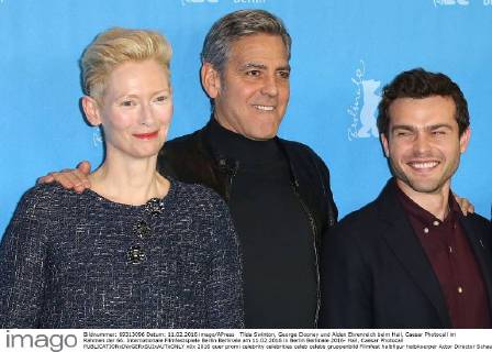 Tilda Swinton, George Clooney und Alden Ehrenreich beim Hail, Caesar Photocall im Rahmen der 66. Internationale Filmfestspiele Berlin Berlinale am 11.02.2016 in Berlin Berlinale 2016- Hail, Caesar Photocall 