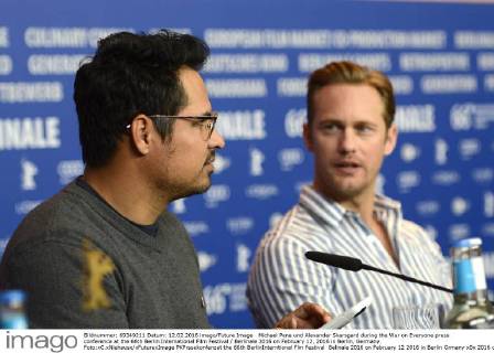Michael Pena und Alexander Skarsgard during the War on Everyone press conference at the 66th Berlin International Film Festival Berlinale 2016 on February 12, 2016 in Berlin, Germany. Foto:xC.xNiehausx xFuturexImage