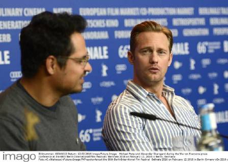 Michael Pena und Alexander Skarsgard during the War on Everyone press conference at the 66th Berlin International Film Festival Berlinale 2016 on February 12, 2016 in Berlin, Germany. Foto:xC.xNiehausx xFuturexImage