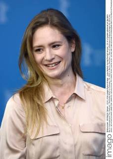 Julia Jentsch during the Auf einmal All of a Sudden photocall at the 66th Berlin International Film Festival Berlinale 2016 on February 12, 2016 in Berlin, Germany. Foto:xC.xNiehausx xFuturexImage
