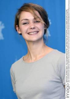 Luise Heyer during the Auf einmal All of a Sudden photocall at the 66th Berlin International Film Festival Berlinale 2016 on February 12, 2016 in Berlin, Germany. Foto:xC.xNiehausx xFuturexImage