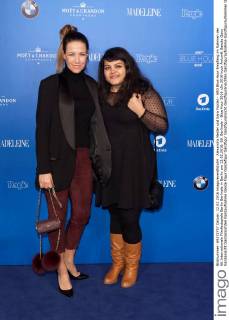 Alexandra Neldel und Sara Fazilat - ARD Blue Hour Empfang im Rahmen der 66.Internationale Filmfestspiele Berlin Berlinale in Berlin am 12.02.2016. 66. Berlinale - Blue Hour 2016