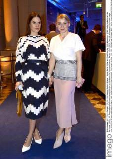 Anna Maria Mühe mit Gast bei der ARD Blue Hour 2016 Party im Rahmen der Berlinale 2016 66. Internationale Filmfestspiele Berlin im Museum für Kommunikation. Berlin, 12.02.2016 Foto:xC.xNiehausx xFuturexImage