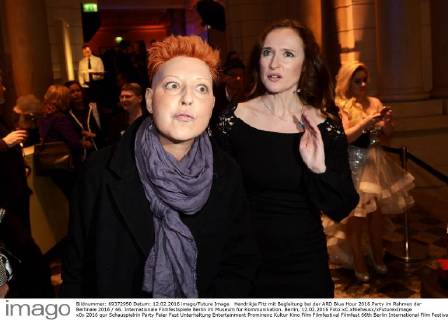 Hendrikje Fitz mit Begleitung bei der ARD Blue Hour 2016 Party im Rahmen der Berlinale 2016 66. Internationale Filmfestspiele Berlin im Museum für Kommunikation. Berlin, 12.02.2016 Foto:xC.xNiehausx xFuturexImage