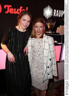 Anna Brüggemann und Karoline Schuch beim Empfang vom Medienboard Berlin Brandenburg im Rahmen der 66. Berlinale am 13.02.2016 in Berlin 66. Berlinale 2016, Medienboard Empfang in Berlin 