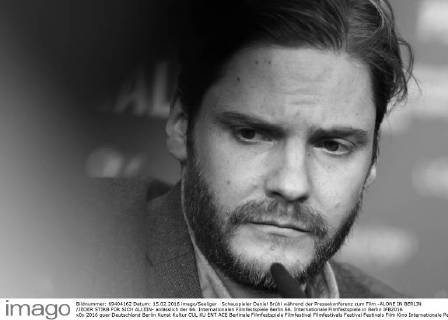 Schauspieler Daniel Brühl während der Pressekonferenz zum Film -ALONE IN BERLIN JEDER STIRB FÜR SICH ALLEIN- anlässlich der 66. Internationalen Filmfestspiele Berlin 66. Internationale Filmfestspiele in Berlin IFB2016