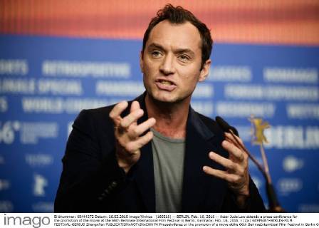 (160216) -- BERLIN, Feb. 16, 2016 -- Actor Jude Law attends a press conference for the promotion of the movie at the 66th Berlinale International Film Festival in Berlin, Germany, Feb. 16, 2016. ) (zjy) GERMANY-BERLIN-FILM FESTIVAL-GENIUS ZhangxFan 