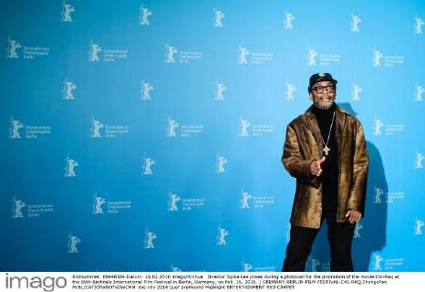 Director Spike Lee poses during a photocall for the promotion of the movie Chi-Raq at the 66th Berlinale International Film Festival in Berlin, Germany, on Feb. 16, 2016. ) GERMANY-BERLIN-FILM FESTIVAL-CHI-RAQ ZhangxFan 