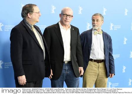 Regisseur Alex Gibney mit den Protagonisten David Sanger (li.) und Yossi Melman während des Photocalls zum Film -ZERO DAYS- anlässlich der 66. Internationalen Filmfestspiele Berlin 66. Internationale Filmfestspiele in Berlin IFB2016