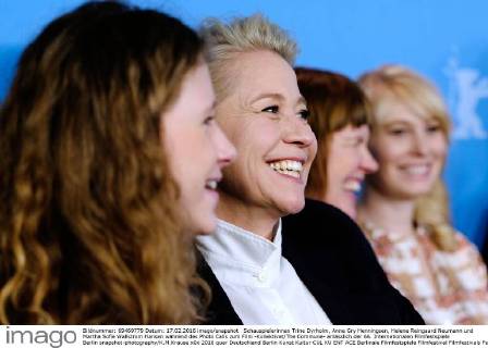 Schauspielerinnen Trine Dyrholm, Anne Gry Henningsen, Helene Reingaard Neumann und Martha Sofie Wallstrom Hansen während des Photo Calls zum Film -Kollektivet The Commune- anlässlich der 66. Internationalen Filmfestspiele Berlin snapshot-photography K.M.Krause