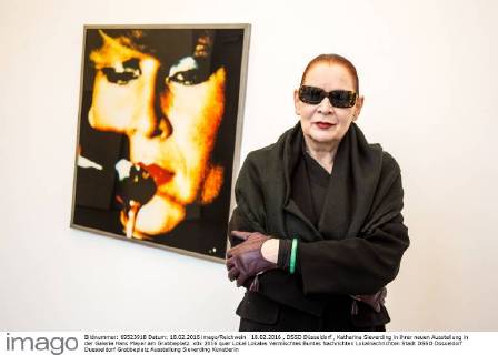 18.02.2016 , DSSD Düsseldorf , Katharina Sieverding in ihrer neuen Ausstellung in der Galerie Hans Mayer am Grabbeplatz.