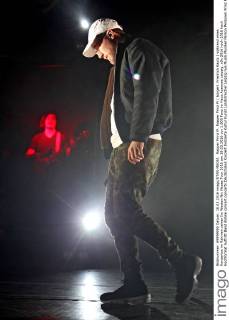 Rapper Prinz Pi. Rapper Prinz Pi ( bürgerl. Friedrich Kautz ) während eines Konzertes im Rahmen seiner Im Westen Nix Neues Tour 2016 am 18.03.2016 vor 1.800 Fans im Haus Auensee Leipzig.