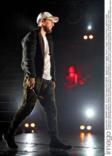 Rapper Prinz Pi. Rapper Prinz Pi ( bürgerl. Friedrich Kautz ) während eines Konzertes im Rahmen seiner Im Westen Nix Neues Tour 2016 am 18.03.2016 vor 1.800 Fans im Haus Auensee Leipzig.