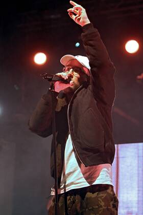 Rapper Prinz Pi. Rapper Prinz Pi ( bürgerl. Friedrich Kautz ) während eines Konzertes im Rahmen seiner Im Westen Nix Neues Tour 2016 am 18.03.2016 vor 1.800 Fans im Haus Auensee Leipzig.