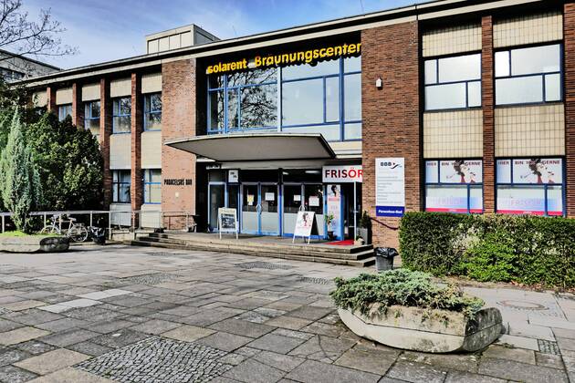 Berlin Reinickendorf: Paracelsus-Bad, Schwimmbad an der Roedernallee Paracelsus-Bad