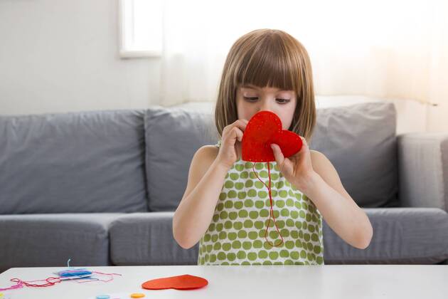 Portrait of embroidering little girl at home model released Symbolfoto  LVF004700