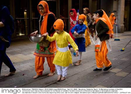 April 24, 2016 - Barcelona, Catalonia, Spain - In Barcelona members of the Sikh community march during the procession for the festival of Vaisakhi.The Sikh community of Barcelona has taken to the streets to celebrate the festival of Vaisakhi wich marks the beginning of the solar year for Sikh religion. Barcelona Spain - ZUMAb137