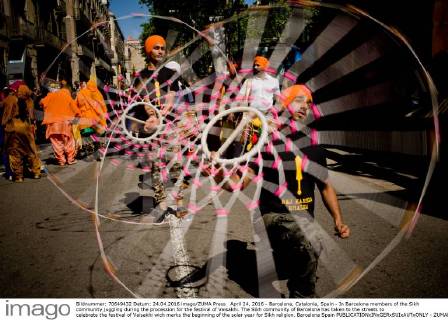 April 24, 2016 - Barcelona, Catalonia, Spain - In Barcelona members of the Sikh community juggling during the procession for the festival of Vaisakhi. The Sikh community of Barcelona has taken to the streets to celebrate the festival of Vaisakhi wich marks the beginning of the solar year for Sikh religion. Barcelona Spain - ZUMAb137