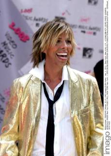 Jan. 1, 2011 - New York, New York, U.S. - K32463JBB.MTV VIDEO MUSIC AWARDS. ARRIVALS..RADIO New York MUSIC HALL, NEW YORK New York.. 2003.08 28 2003.STEVEN COJOCARU - ZUMAba9_