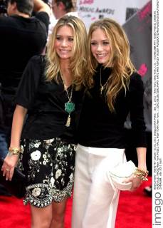 Jan. 1, 2011 - New York, New York, U.S. - K32463JBB.MTV VIDEO MUSIC AWARDS. ARRIVALS..RADIO New York MUSIC HALL, NEW YORK New York.. 2003.08 28 2003.MARY KATE AND ASHLEY OLSEN - ZUMAba9_