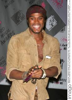 Jan. 1, 2011 - New York, New York, U.S. - K32463JBB.MTV VIDEO MUSIC AWARDS. ARRIVALS..RADIO New York MUSIC HALL, NEW YORK New York.. 2003.08 28 2003.MAXWELL - ZUMAba9_