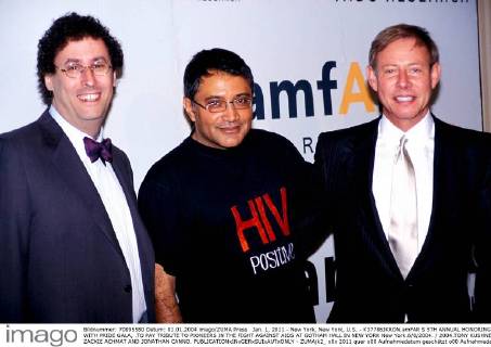Jan. 1, 2011 - New York, New York, U.S. - K37786JKRON.amFAR S 5TH ANNUAL HONORING WITH PRIDE GALA, .TO PAY TRIBUTE TO PIONEERS IN THE FIGHT AGAINST AIDS AT GOTHAM HALL IN NEW YORK New York.6 8 2004. 2004.TONY KUSHNER, ZACKIE ACHMAT AND JONATHAN CANNO. - ZUMAjk2_
