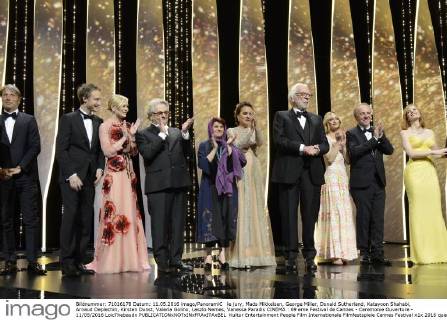 le jury, Mads Mikkelsen, George Miller, Donald Sutherland, Katayoon Shahabi, Arnaud Deplechin, Kirsten Dunst, Valeria Golino, Laszlo Nemes, Vanessa Paradis CINEMA : 69 eme Festival de Cannes - Ceremonie Ouverture - 11 05 2016 LoicThebaudx 