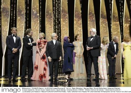 le jury, Mads Mikkelsen, George Miller, Donald Sutherland, Katayoon Shahabi, Arnaud Deplechin, Kirsten Dunst, Valeria Golino, Laszlo Nemes, Vanessa Paradis CINEMA : 69 eme Festival de Cannes - Ceremonie Ouverture - 11 05 2016 LoicThebaudx 