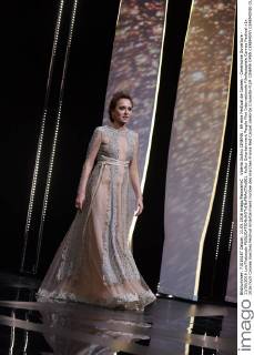 Valeria Golino CINEMA : 69 eme Festival de Cannes - Ceremonie Ouverture - 11 05 2016 LoicThebaudx 