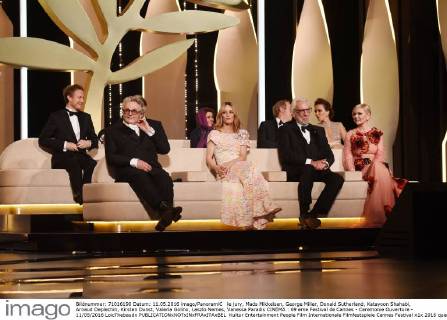 le jury, Mads Mikkelsen, George Miller, Donald Sutherland, Katayoon Shahabi, Arnaud Deplechin, Kirsten Dunst, Valeria Golino, Laszlo Nemes, Vanessa Paradis CINEMA : 69 eme Festival de Cannes - Ceremonie Ouverture - 11 05 2016 LoicThebaudx 